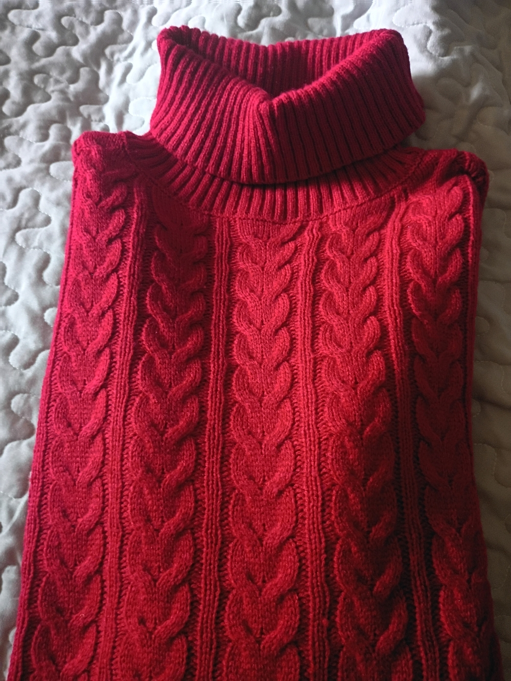 Men's Cable-Knit Turtleneck Sweater in Red